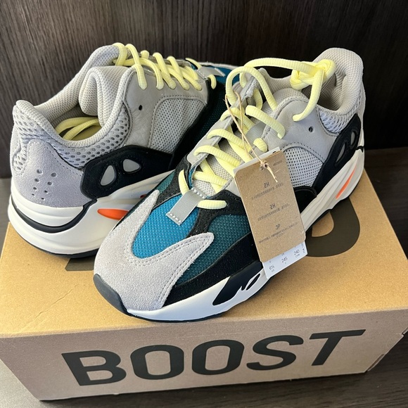 Yeezy 700 ‘Wave Runner’ - Picture 1 of 3